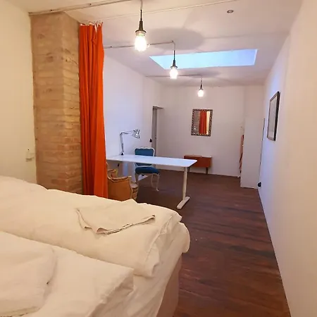 Rum i privatbostad Helles Im Loft *