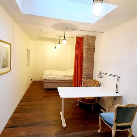 Helles Im Loft Rum i privatbostad Mannheim